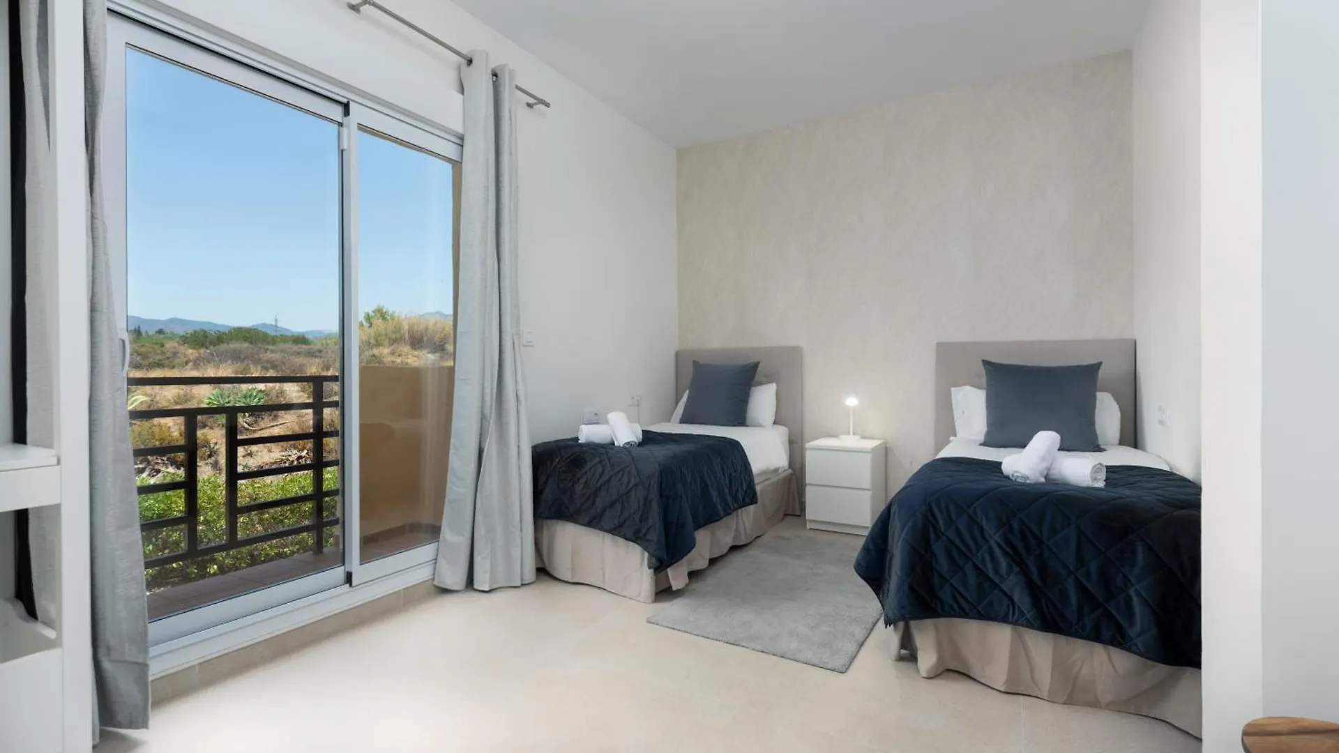 La Palmera Beach Villa Estepona 0*,
