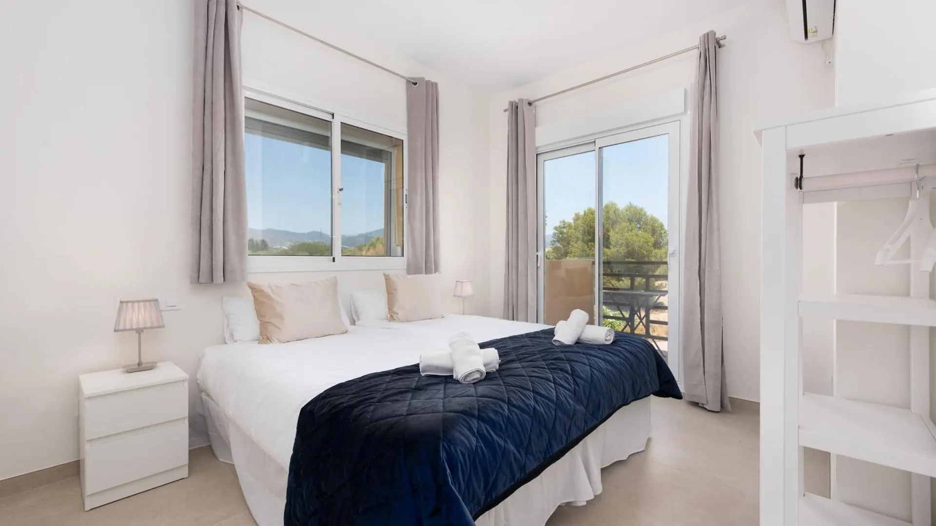 La Palmera Beach Villa Estepona